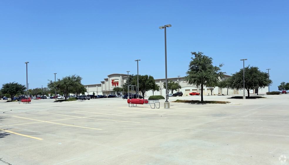 The Roll Up: LaTerra plans $50 million storage-retail conversion in TX